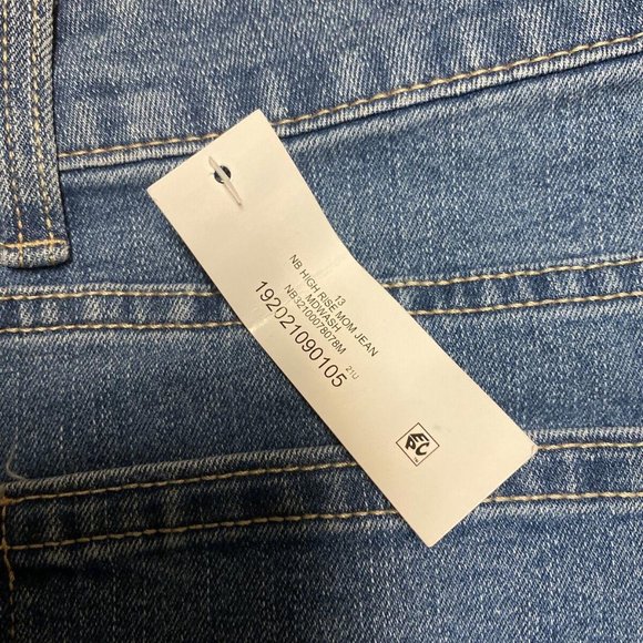 No Boundaries NOBO High Rise Mom Jeans Midwash Woman Size 13 Stretch Denim GUC - Picture 2 of 4